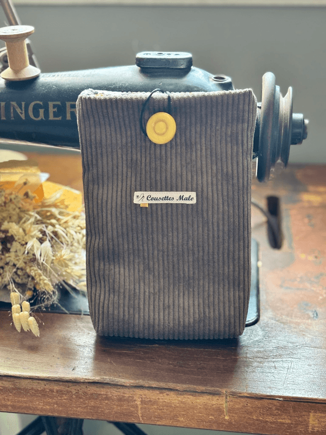 Pochette à livre ou liseuse rembourrée taupe 