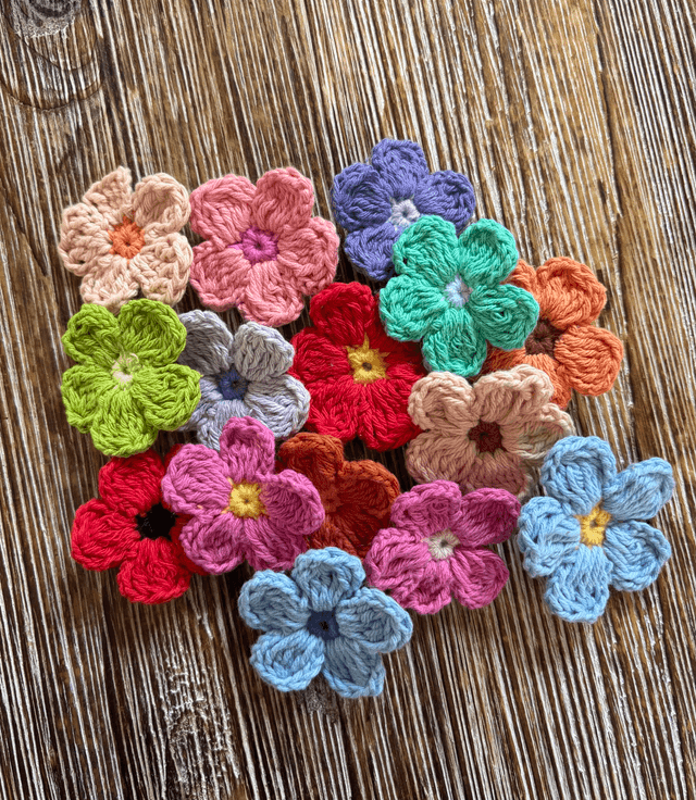 Broche fleurs au crochet